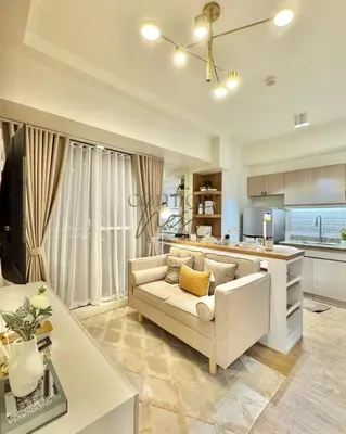 a living room with a couch and a kitchen at Deluxe Cozy Room Near BGC & Ortigas with Balcony & City View in Manila