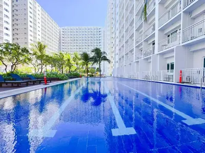 a large swimming pool in the middle of a building at SHORE 2 TOWER 2 NEAR MOA 16TH Floor in Manila