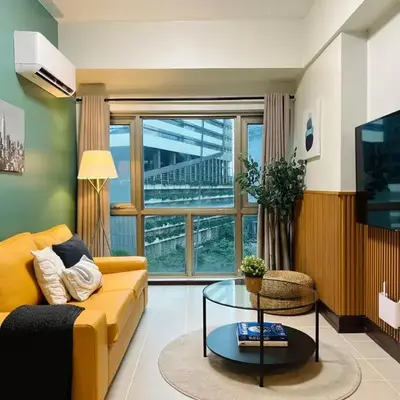Spacious 1BR with 300MBPS Internet near High Street BGC