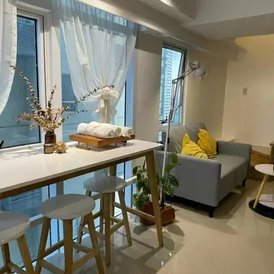 Spacious 1BR Loft with Flex Room in BGC