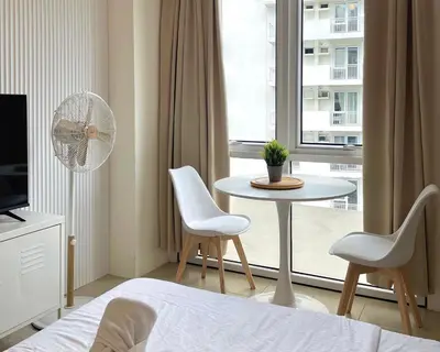 a room with a table and chairs and a window at City View Condo in Pasig with Pool, WiFi and Netflix in Manila