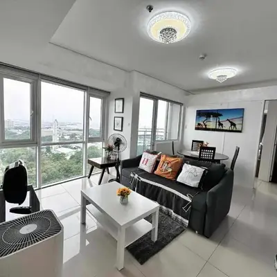 Breeze Residences Condos