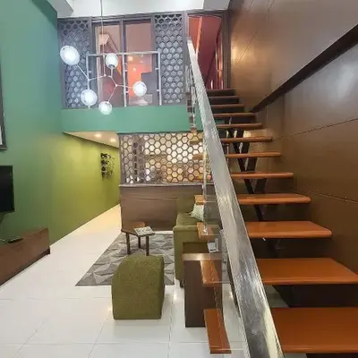 Modern Loft in Newport City - 2BR and 2BA