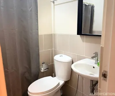 Gallery image of Cozy Condo in Holland Park Southwoods With Pool in Biñan