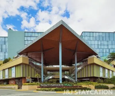 Gallery image of Cozy Condo in Holland Park Southwoods With Pool in Biñan