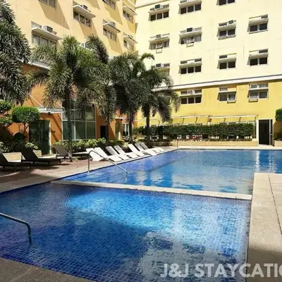 Cozy Condo in Holland Park Southwoods With Pool