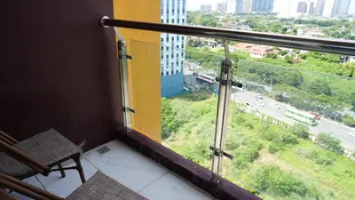 a room with a window with a view of a street at Coastal Luxury Residences in Manila