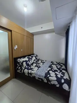 a small bedroom with a bed in a room at J&W Homestay in Manila