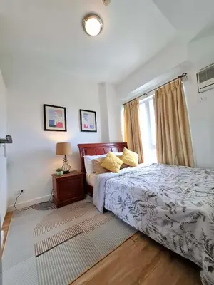 a bedroom with a bed and a window at Cozy Hotel-Style 1 Bedroom Unit 5L at Eastbay Residences by Rockwell in Manila
