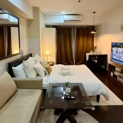 Deluxe Room with Pool View Unit in Poblacion