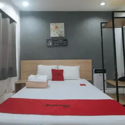 RedDoorz Plus at Boni Avenue Mandaluyong