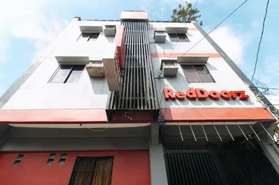 a redbox sign on the side of a building at RedDoorz at A&F C5 Pinagsama Taguig in Manila