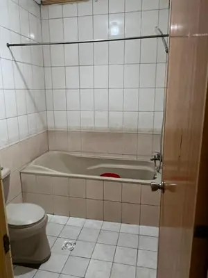 a bathroom with a bath tub and a toilet at INN D’ZaireH in Molino