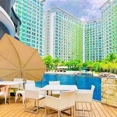 AZURE A6 beachpool with Balcony Wifi near mall airport