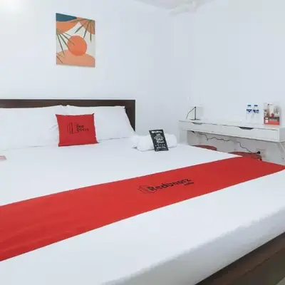 RedDoorz near UST Sampaloc Manila