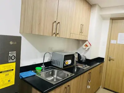 a kitchen with a sink and a microwave at SHORE RESIDENCE D4 shortwalk MALL OF ASIA NEAR AIRPORT in Manila