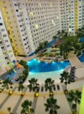 arial view of a large building with a swimming pool at Shore Residence D5 Shortwalk Mall of Asia, Near Airport in Manila