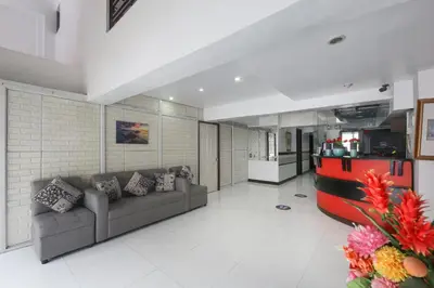 a living room with a couch and a kitchen at OYO 894 Cosmo Hotel P Campa Manila in Manila
