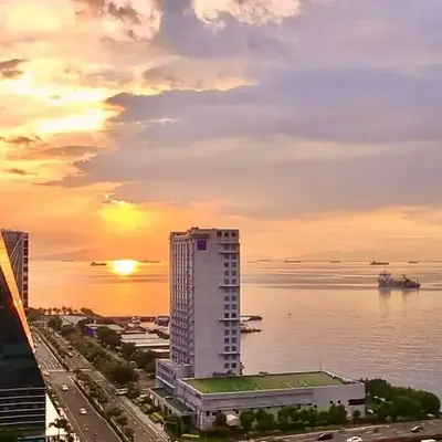 Luxury Seaside Sunset View at SM Mall of Asia with free parking