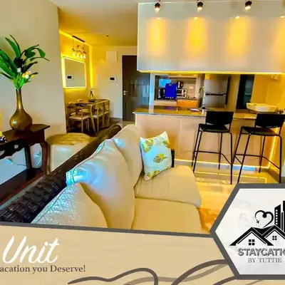 Luxurious 2 Bedroom Family Suite plus Maid Rm in Eastwood City