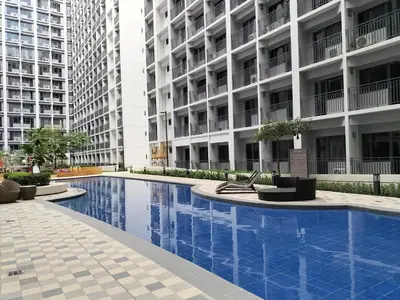 a swimming pool in the middle of a building at Cozy22 1BR at Shore2 Tower2 in Manila