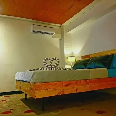 Adorable Lounge - 1 Bedroom loft w/home cinema