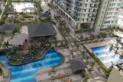 an aerial view of a resort with a swimming pool at Modern Condo Apt in Flair Tower South, Mandaluyong in Manila